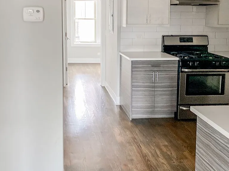 3915-21 N. Janssen — Photo 26