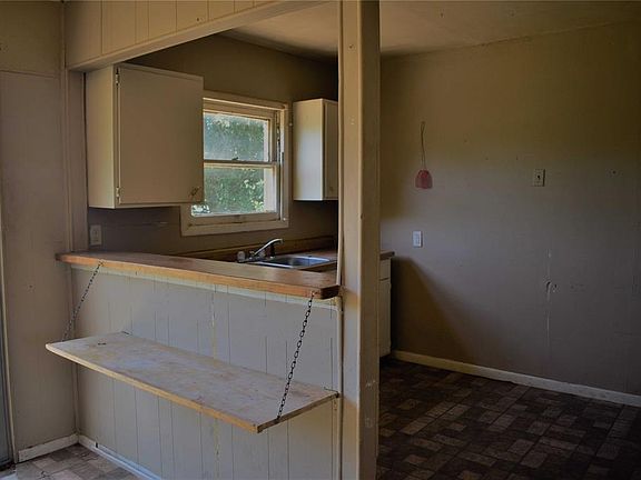 4th image of 303 W White St