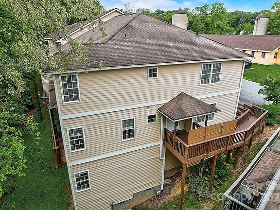 3rd image of 141 Farm Ln