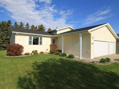 1932 25th St SW, Minot, ND, 58701