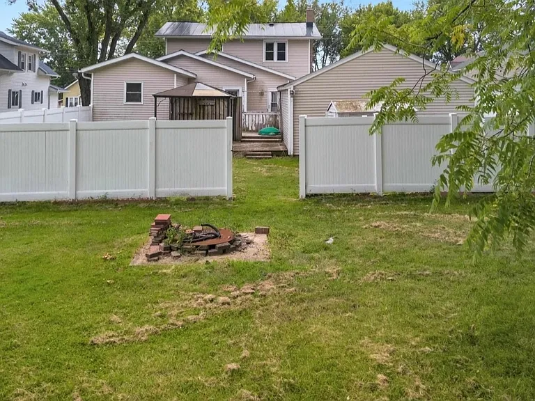 715 W Blodgett St — Photo 8