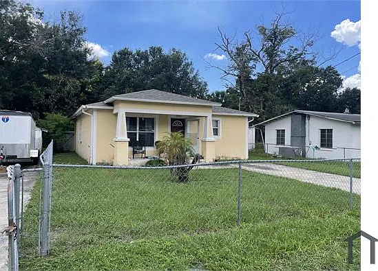 3 bed, 1200 sqft, $2,300 — Photo 2