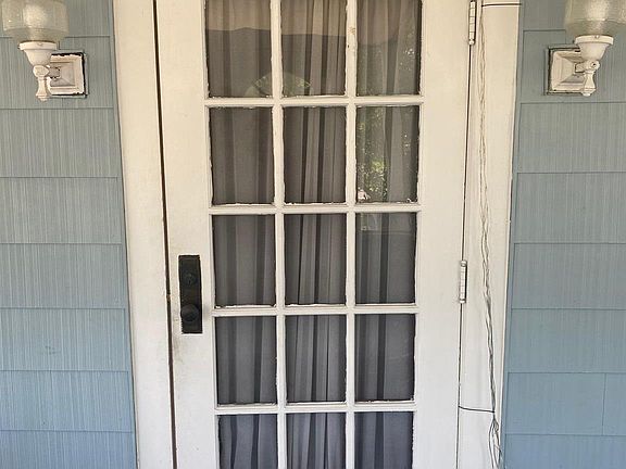 5th image of 1004 Washington Ave