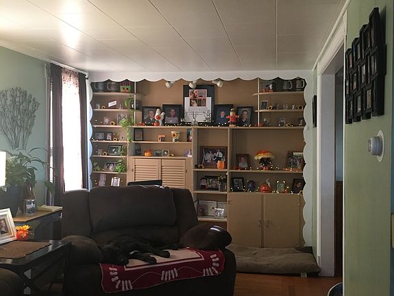3rd image of 19 Continental Ave