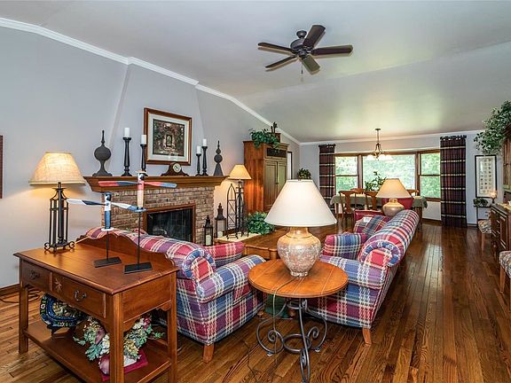 5th image of 5339 Hamlin Ct