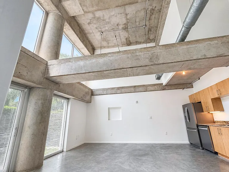 1001 Belleview St #103 — Photo 6