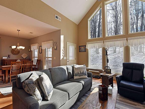 4th image of 283 Deer Run Rd