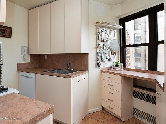 4th image of 201 E 77th St APT 18E