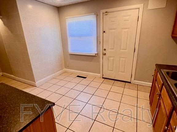 5th image of 1227 Brentnell Ave