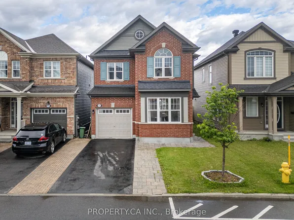 125 Sweetvalley Dr, Ottawa, ON K4A 1A4