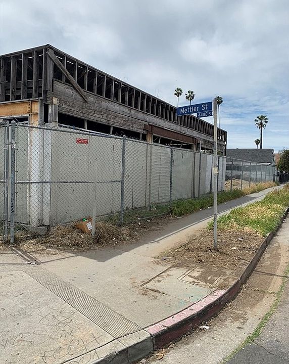 1st image of 486 E Vernon Ave