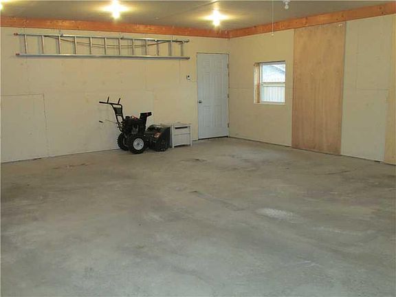 4th image of 10342 Hall Ave