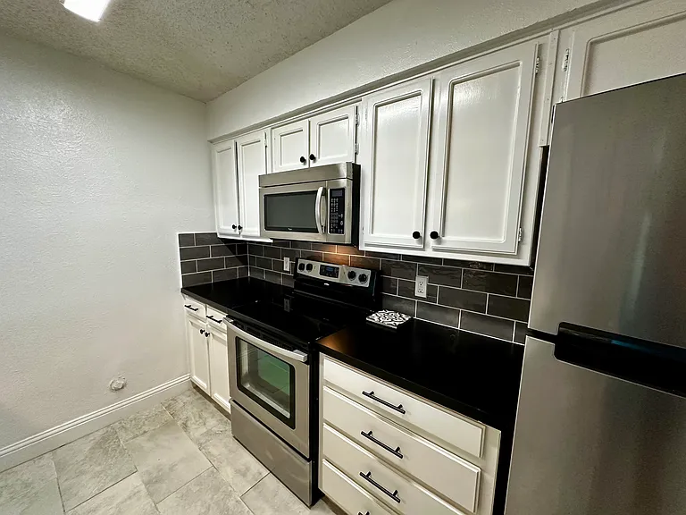 716 W Mulberry St #18 — Photo 16