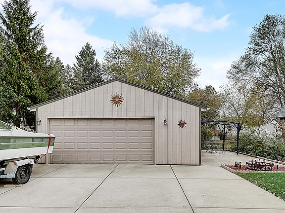 3rd image of 257 W Dekora St