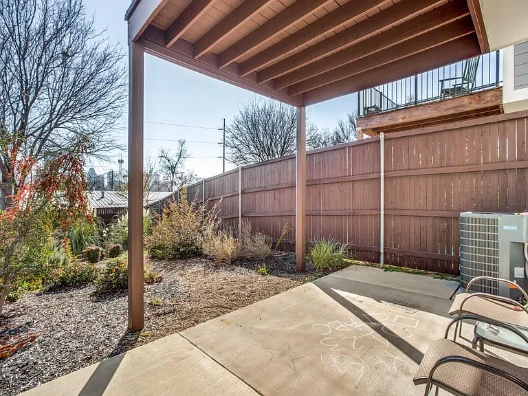 2330 Throckmorton St — Photo 14