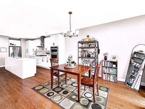 3rd image of 3541 S Prairie Ave #4