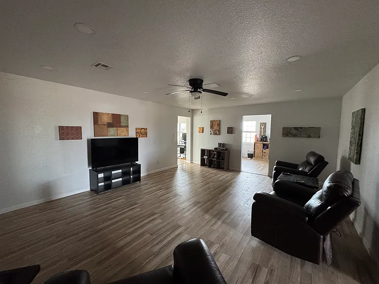 811 N Mustang Rd — Photo 3