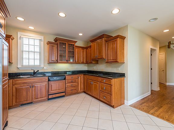 5th image of 590 Wharton Dr