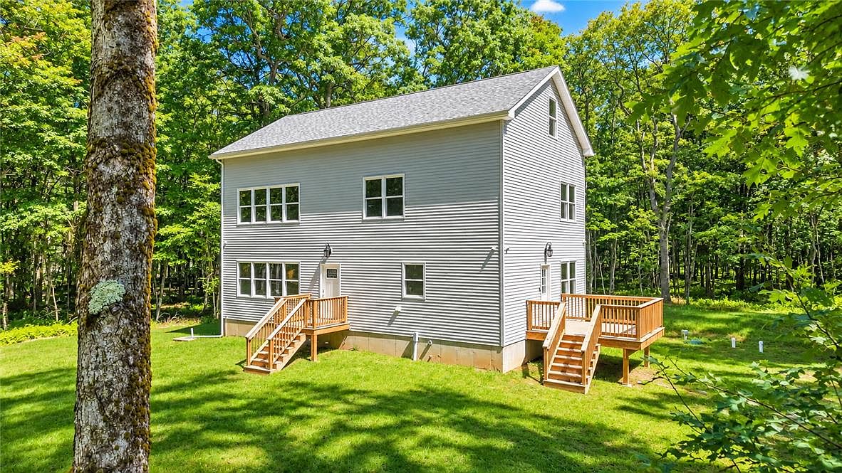 115 Deer Path Ln — Lake Naomi Club