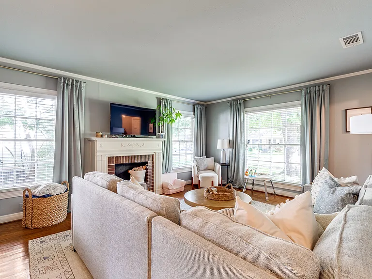 6006 Penrose Ave — Photo 3