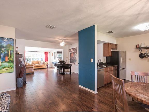 4th image of 1512 Carson Cir NE