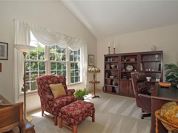 4th image of 441 Adelle Dr