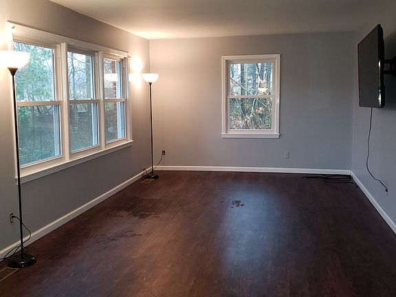 4th image of 1302 W 9th St