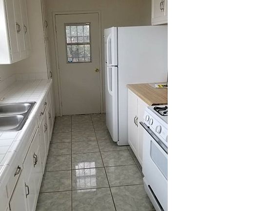 2nd image of 2112 Flintridge Dr