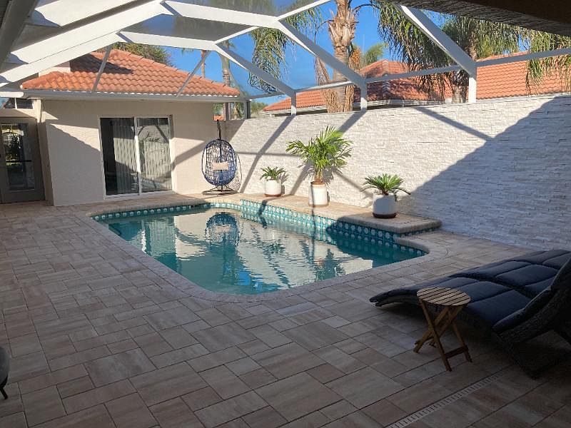 1st image of 104 Cala Ct