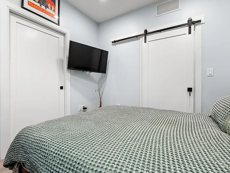 277 Border St #203 — Photo 10
