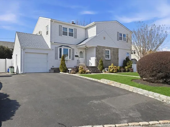 2 Squirrel Drive, East Rockaway, NY 11518