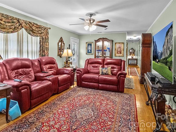 4th image of 308 Taubrook Pl NW