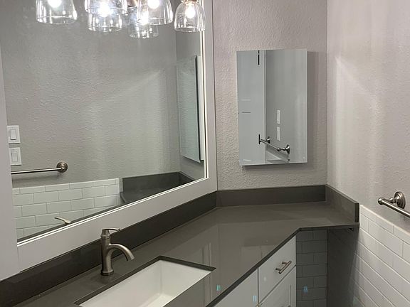 5th image of 10505 SE Cliff Pl Unit B