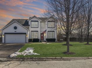 355 Osprey Ln, Lindenhurst, IL 60046