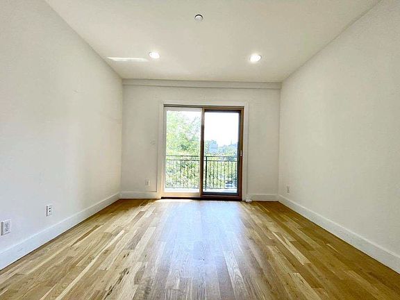4th image of 126 Boerum St APT 3