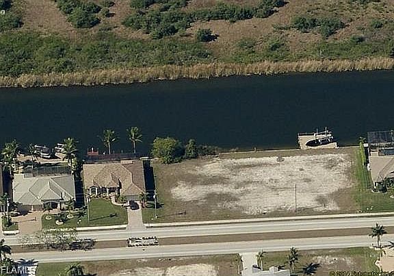 2nd image of 3412 Surfside Blvd