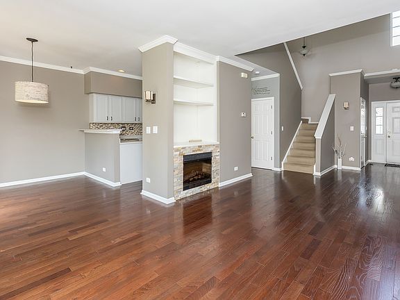 5th image of 1017 Woodview Ct