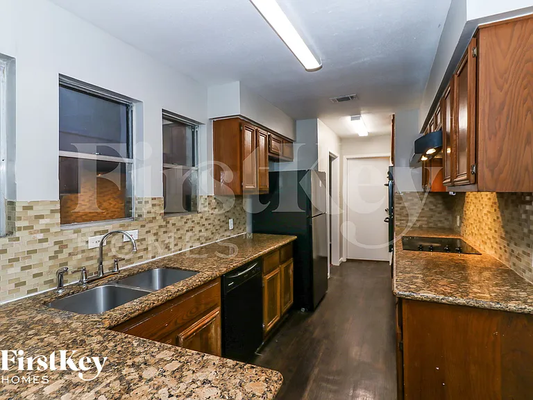 1308 Wilson Dr — Photo 8