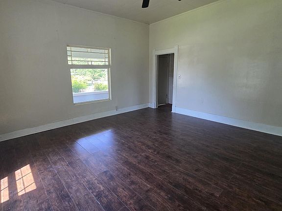 2nd image of 811 W Wallace Ave