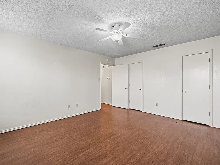 2107 La Salle Ave — Photo 11
