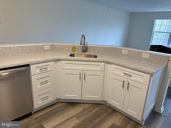3rd image of 938 Pine Valley Ct