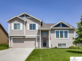 8629 S 69th St, Papillion, NE 68133