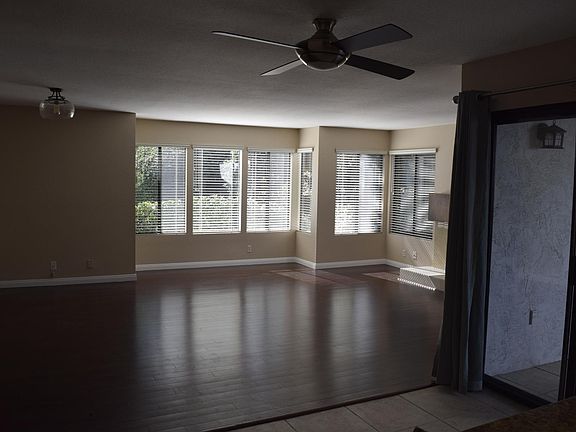 3rd image of 534 Via De La Valle Unit B