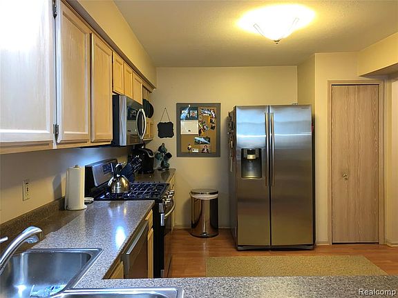 5th image of 654 Perry Creek Dr