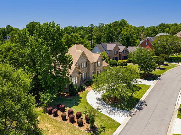 4th image of 3847 Carisbrooke Dr