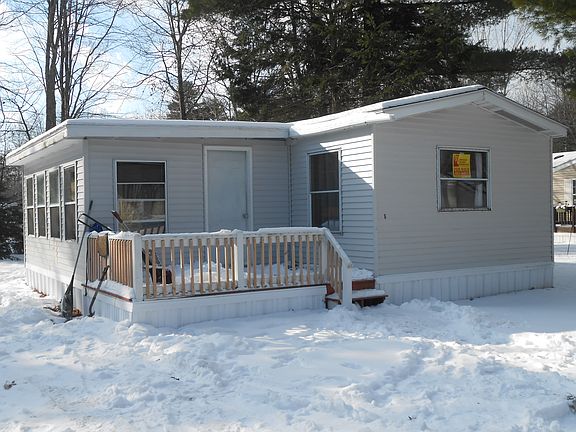 3rd image of 8 Wilson Dr