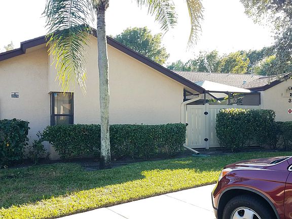 2nd image of 2626 Carambola Cir N
