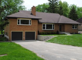 660 Oakleigh Rd NW, Grand Rapids, MI 49504