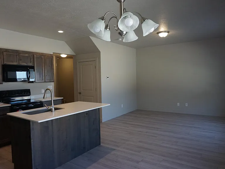 2632 E 600 N — Photo 2