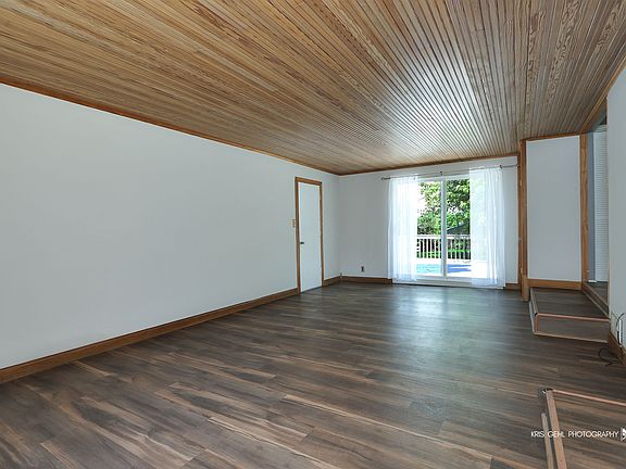 3rd image of 2801 Benjamin Dr